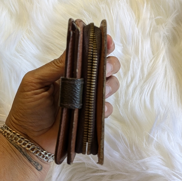 Louis Vuitton Monogram Canvas Compact Wallet MI0919 - Picture 7 of 10